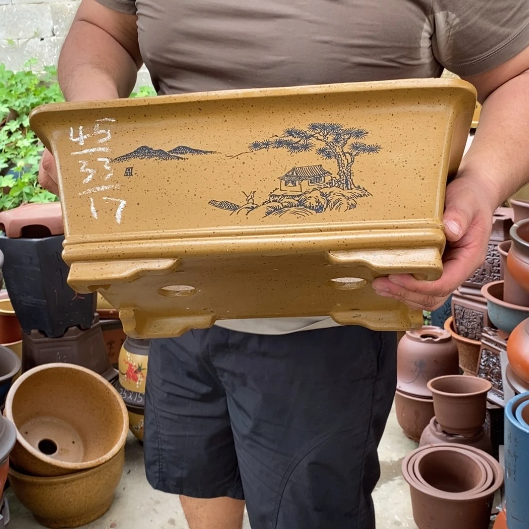 紫砂艺术学院的学生