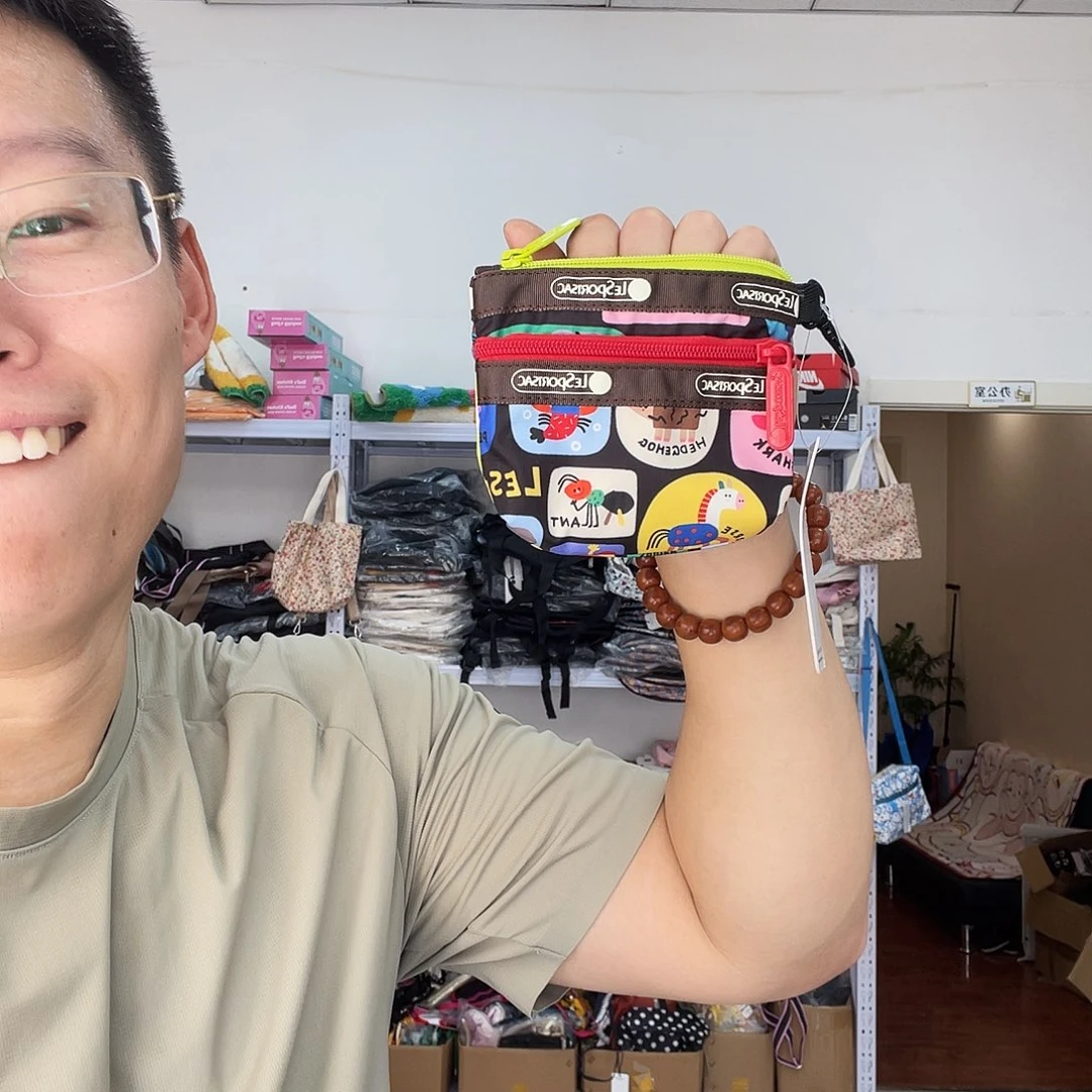 PU化妆包等产品和产品