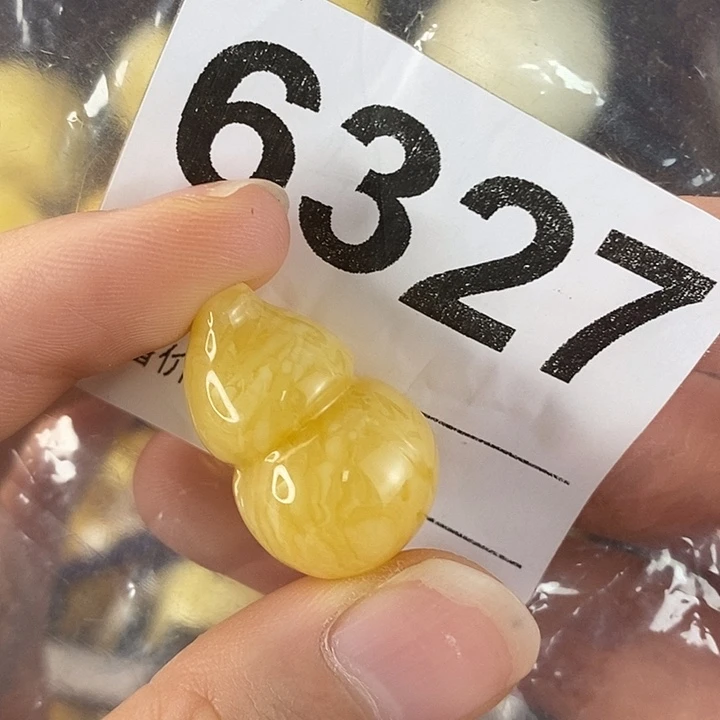 蜜蜡未镶嵌珠宝奇石