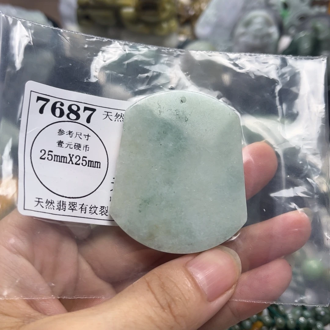 翡翠未镶嵌颈饰7687