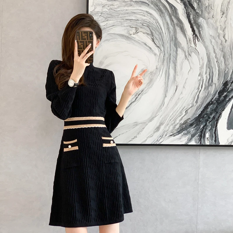 气质赫本风针织连衣裙2025春秋新款半高领收腰显瘦