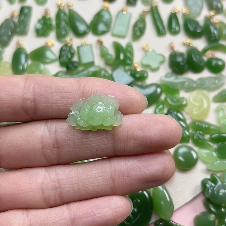 入***雨和田玉（碧玉）未镶嵌颈饰