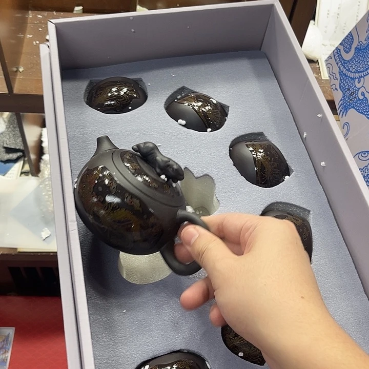 孤品茶具套装等。