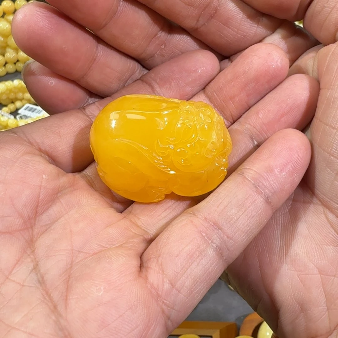 琥珀裸石未镶嵌用****风焦皮料雕刻貔貅20.56