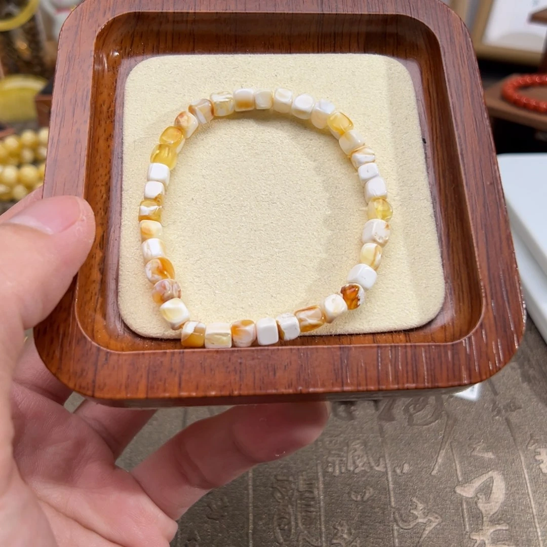 琥珀裸石未镶嵌琥珀裸石未镶嵌106