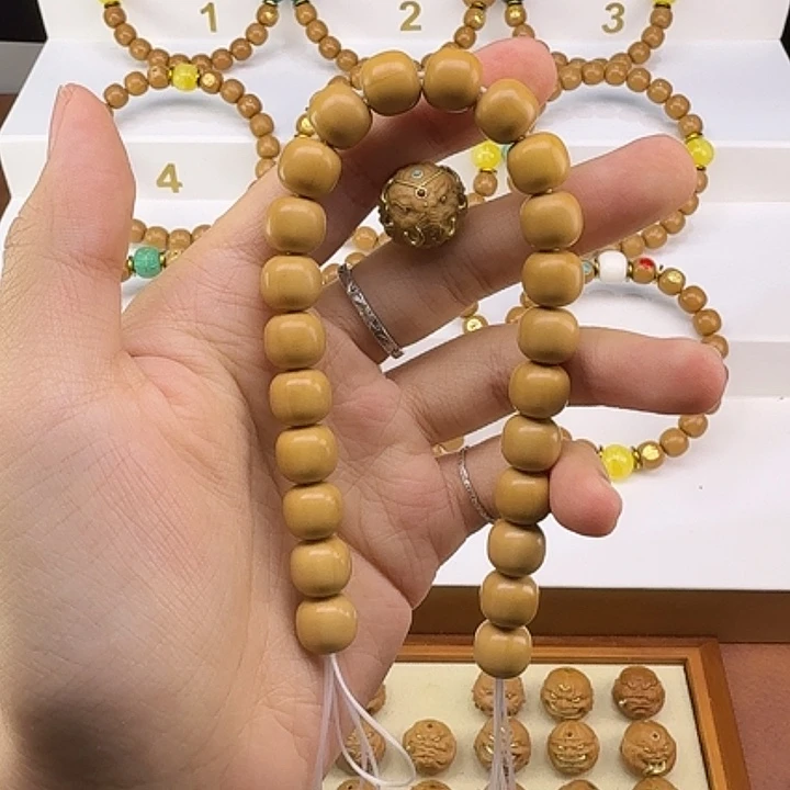 早***炸吊坠猴头核桃文玩手串一套毕业