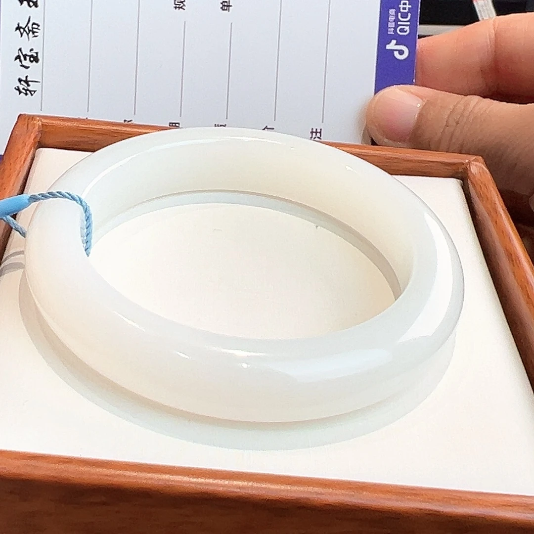 田***雨和田玉未镶嵌手镯