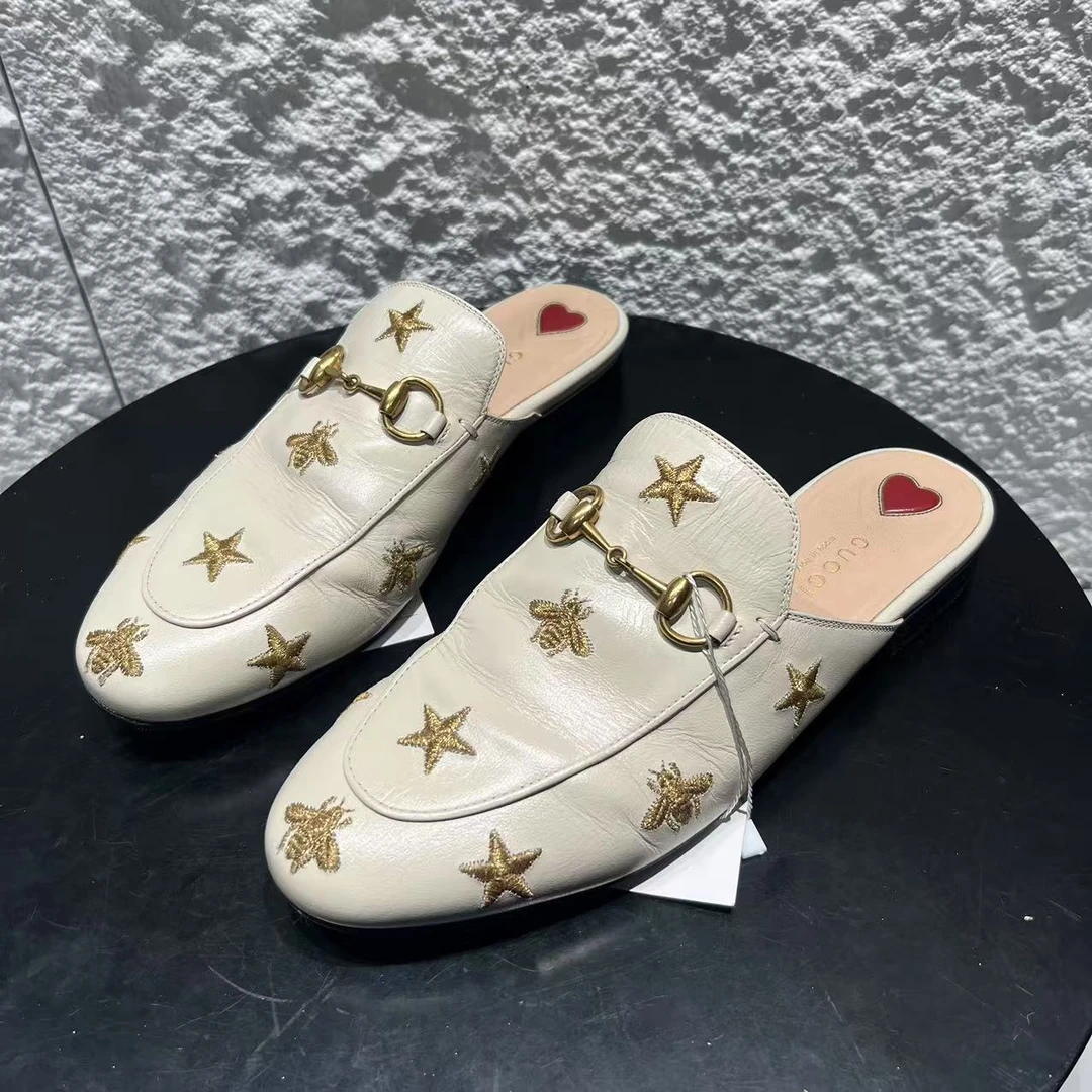 95新 GUCCI/古驰 37码/仔仔/无配件/白色刺绣马衔扣穆勒拖 xxs863