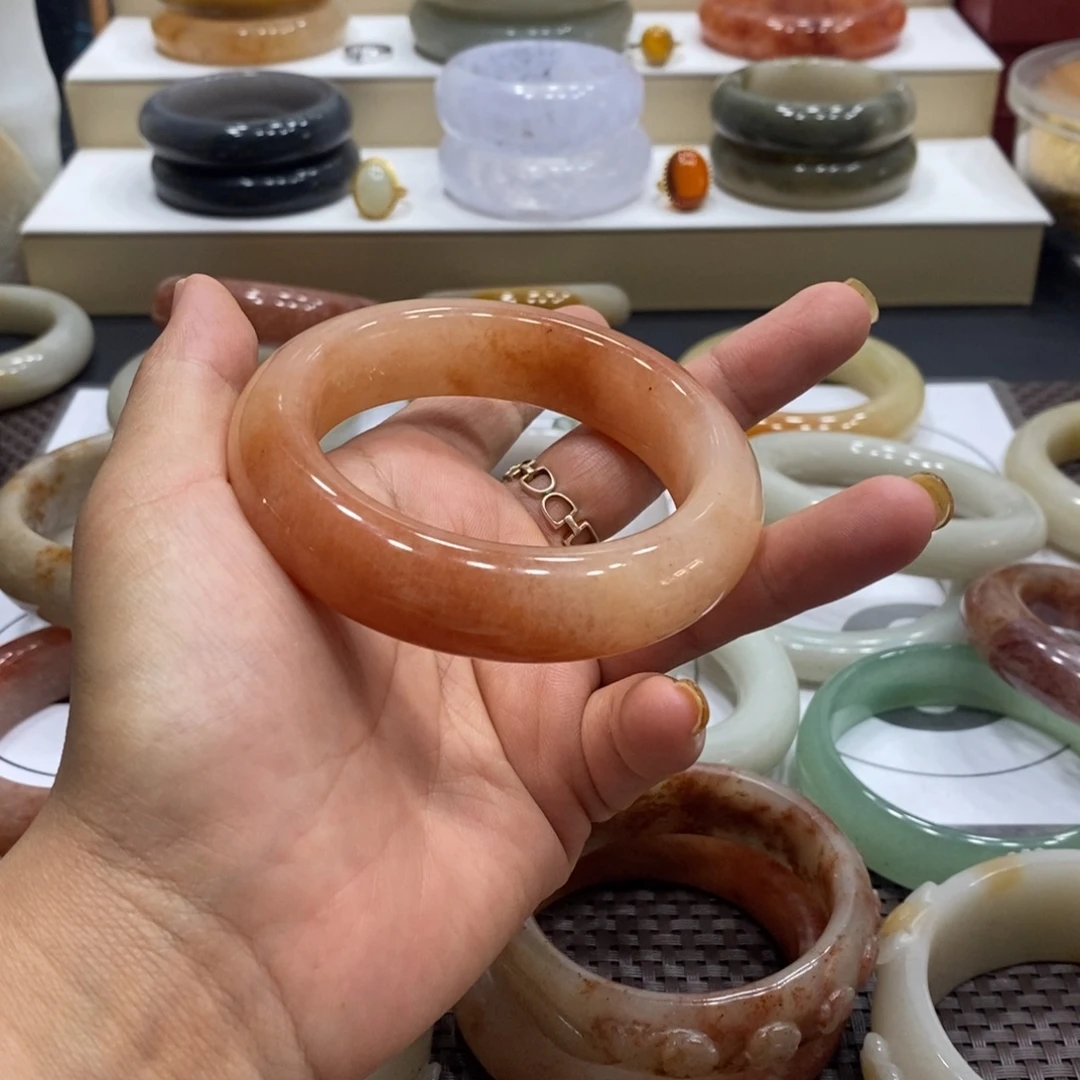 家***宝未镶嵌手镯石英岩玉