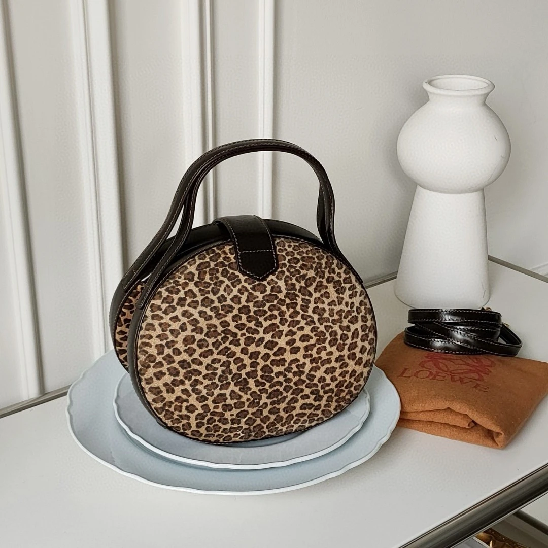 95新 LOEWE/罗意威 Azul- Loewe 博物馆豹纹小号蛋蛋包 35397