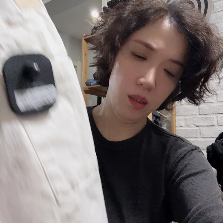 L***李羊皮（革）搜噶嘎啦哩啊呜嘎