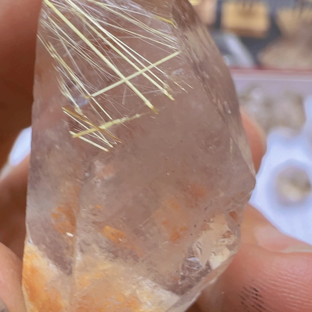 闪灵带发晶共生未镶嵌水晶
