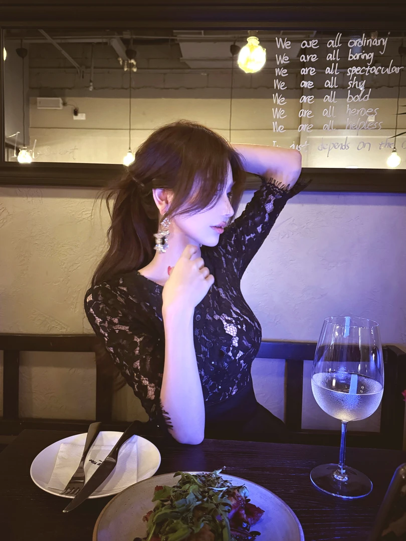 WW定制「致柔秘韵」蕾丝时尚女士夏季黑色显瘦小众设计上衣半裙套装