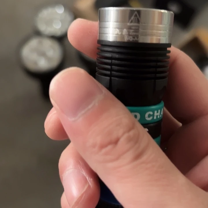 丸龟A4高显色小手电