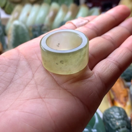 蛇纹石玉未镶嵌岫玉手把件