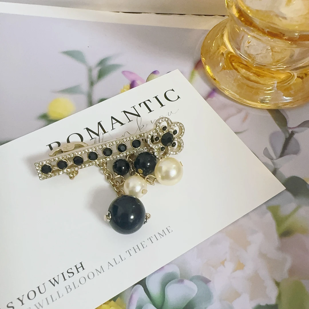 铜合金胸针 2026黑色梅花胸针