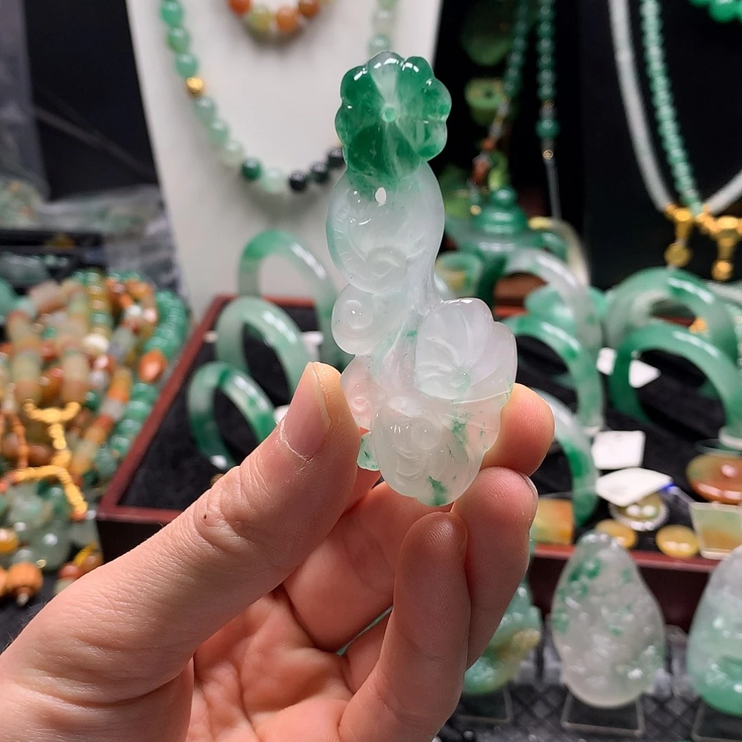 石英质玉未镶嵌吊坠