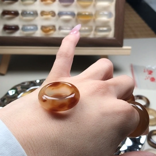 旺****玛瑙/玉髓未镶嵌戒指