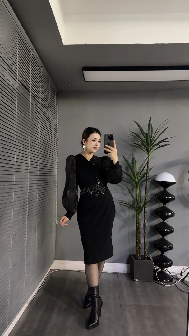 【短款】腰上大钻气质款连衣裙（蕾丝显瘦长袖复古黑色开叉包臀修身）