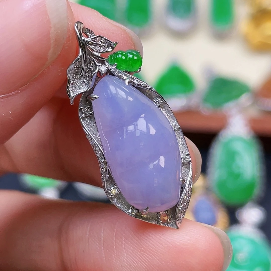 翡翠18K金镶嵌颈饰紫豆子