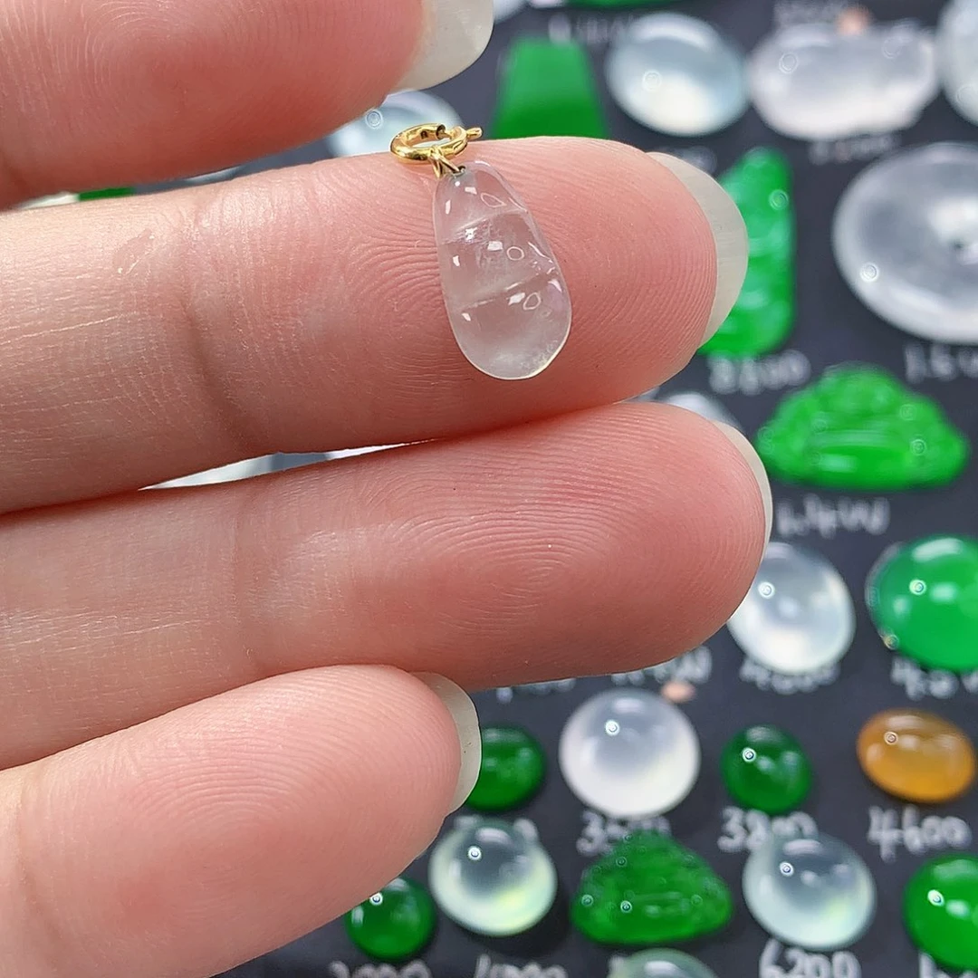 翡翠颈饰未镶嵌天然翡翠高冰福豆