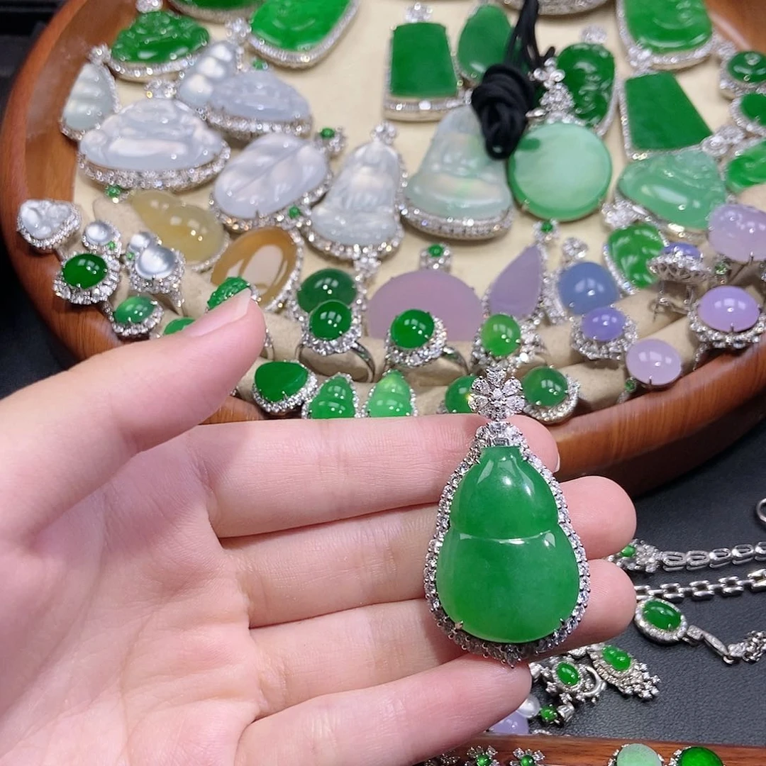 18K金镶嵌手链翡翠吊坠