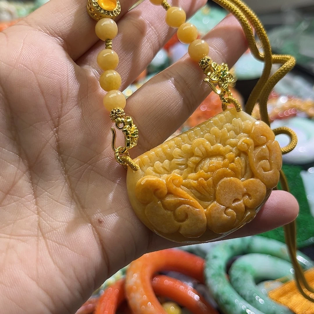 颈饰未镶嵌翡翠待编织
