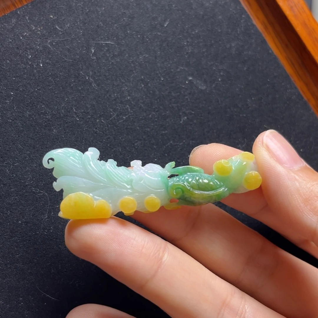 翡翠未镶嵌颈饰锦鲤