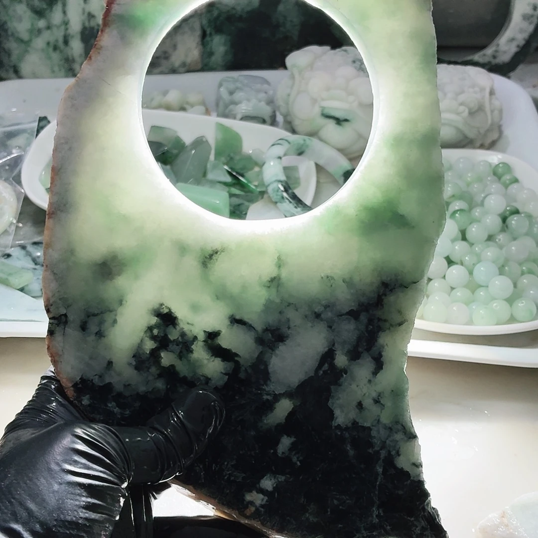 翡翠未镶嵌颈饰边角料