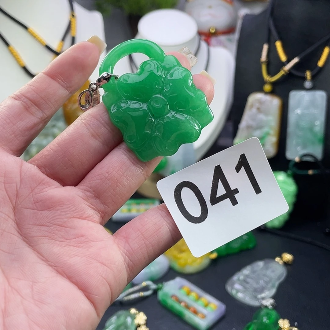 吊坠(赠链)未镶嵌翡翠