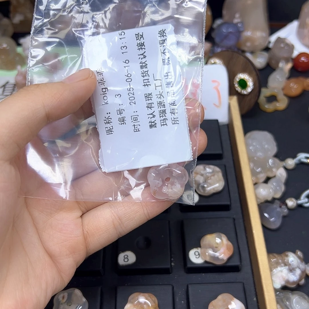 石英质玉未镶嵌吊坠(赠链)k****乖