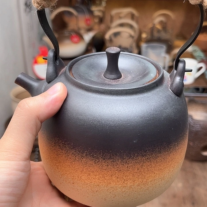 微瑕茶壶一个。。。。。。