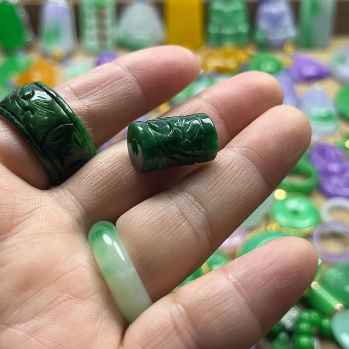 翡翠未镶嵌颈饰吊坠