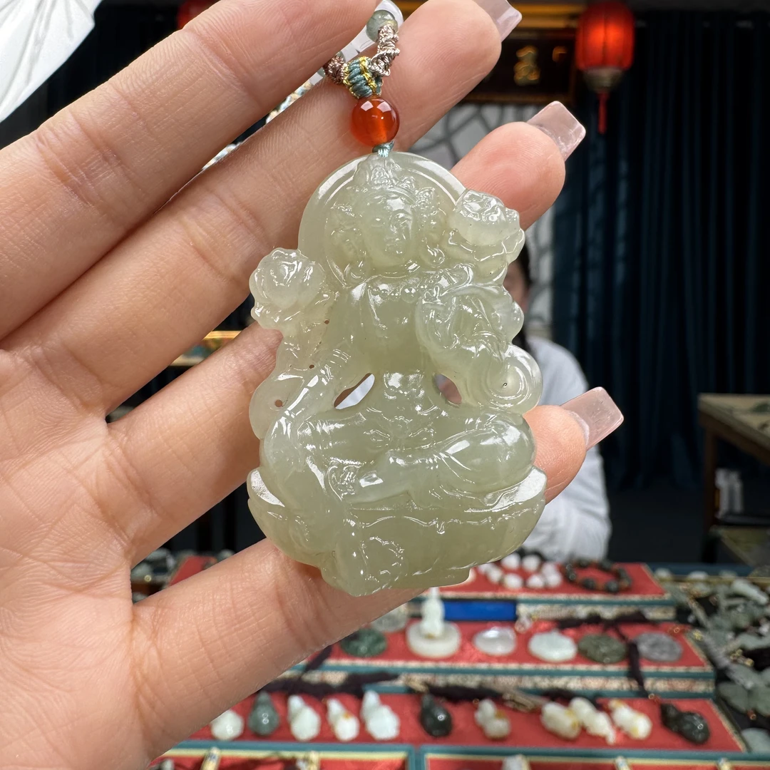 和田玉挂件立体浮雕度母观音（蜂蜜水）35×53