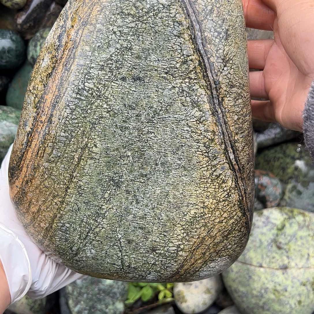 未镶嵌菱锰矿（红纹石）藏玉燚***?