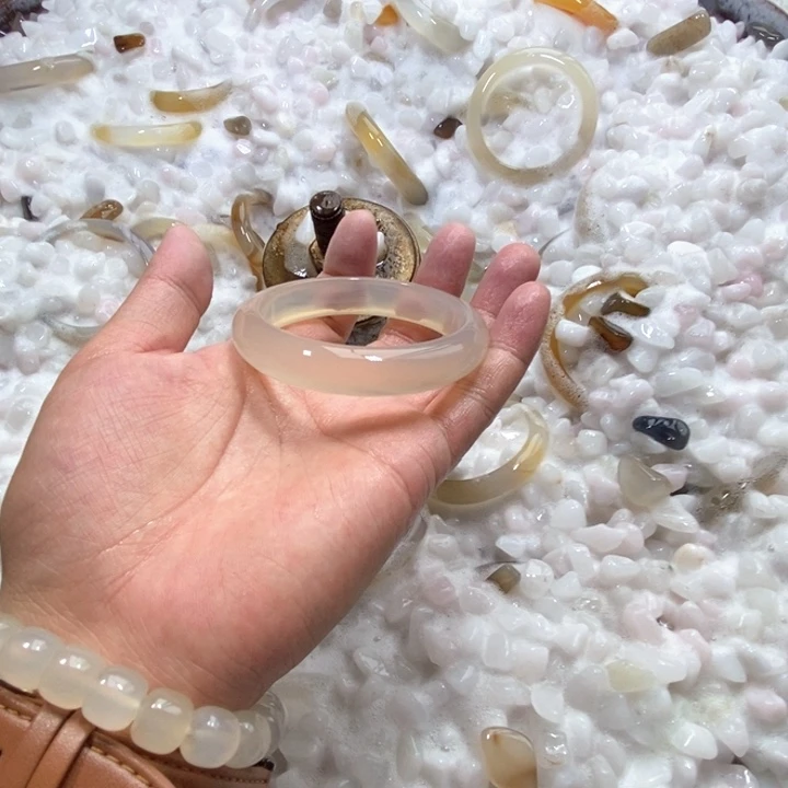 玛瑙/玉髓手镯未镶嵌