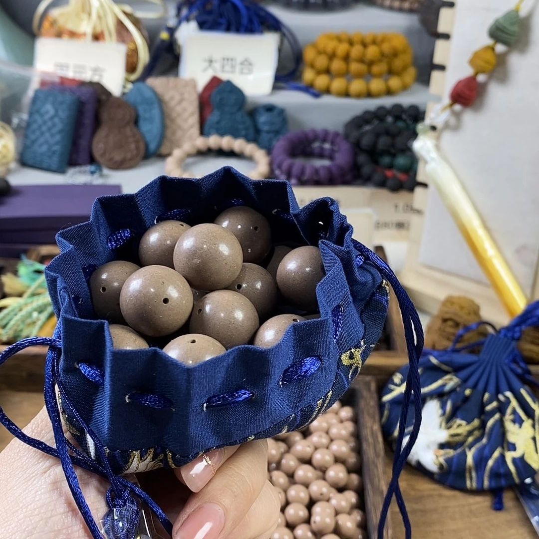 泥塑微瑕白龙涎1.8发26颗