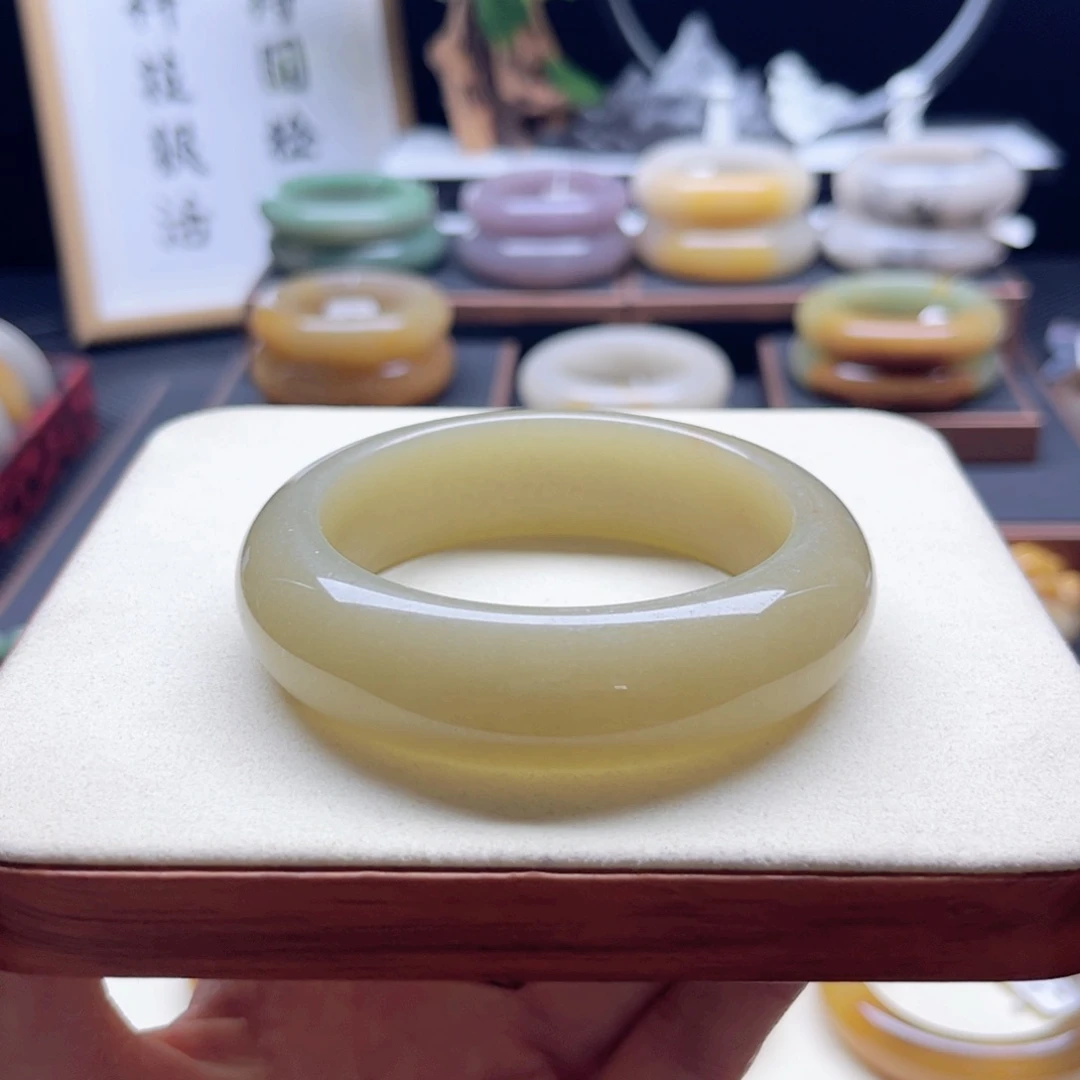 未镶嵌手镯石英质玉