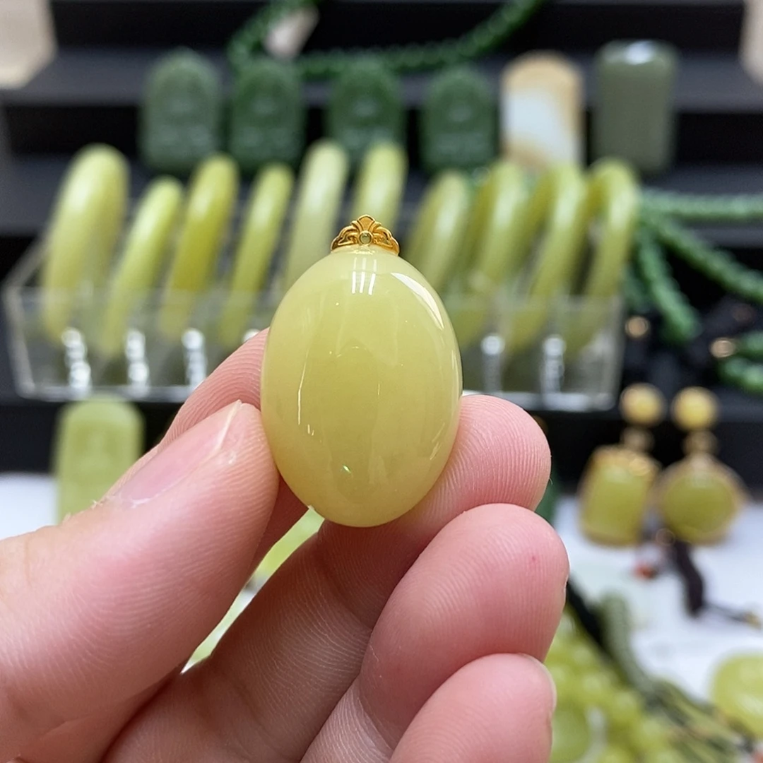 和田玉18K金镶嵌颈饰