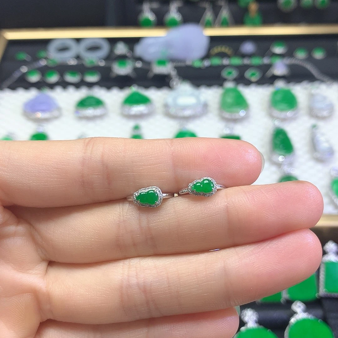 18K金镶嵌翡翠耳饰耳饰