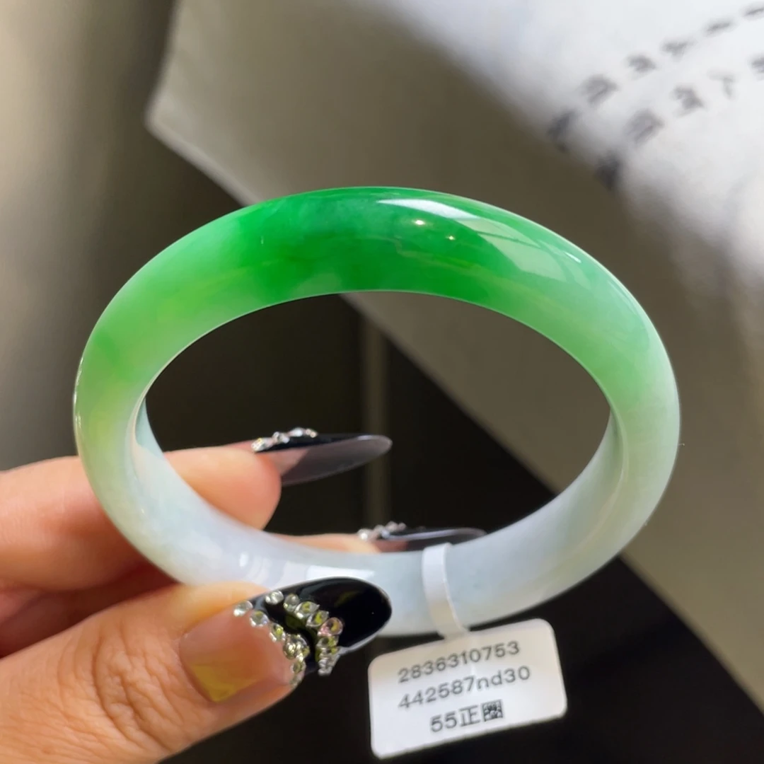 翡翠未镶嵌手镯辣绿白底青正圈手镯