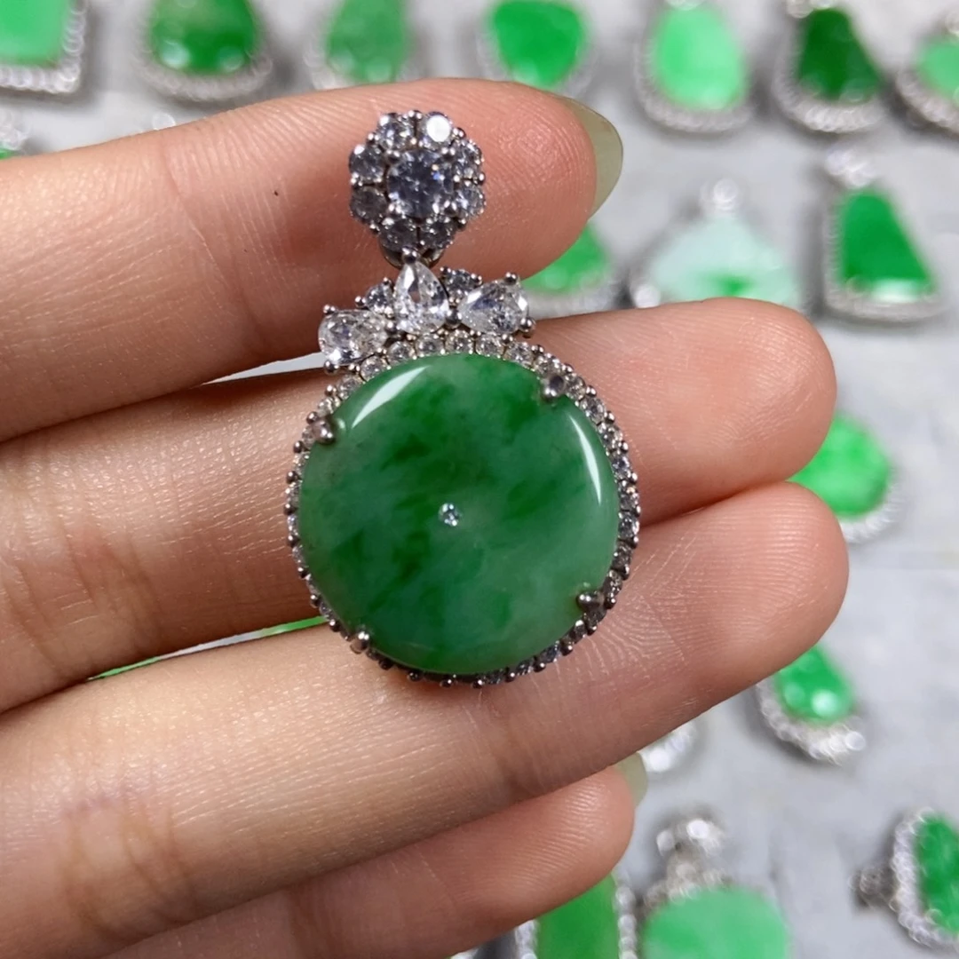 颈饰未镶嵌翡翠平安扣