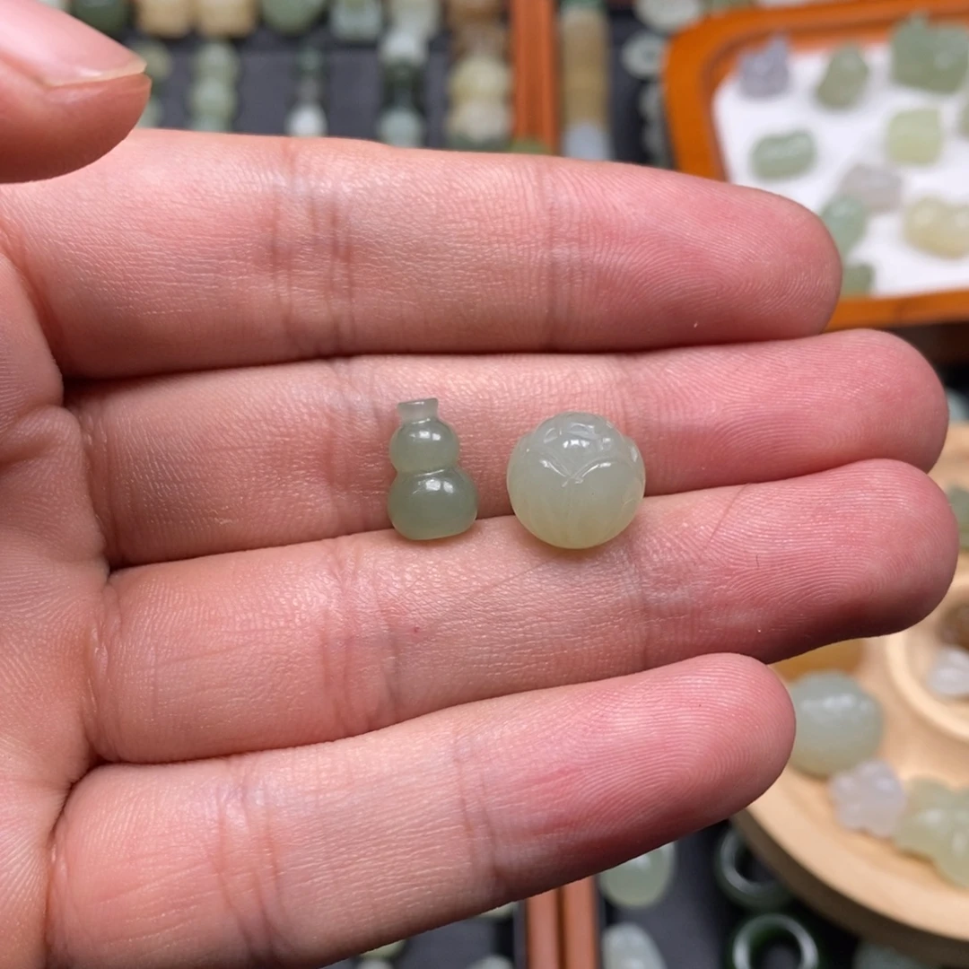 .***･和田玉未镶嵌颈饰