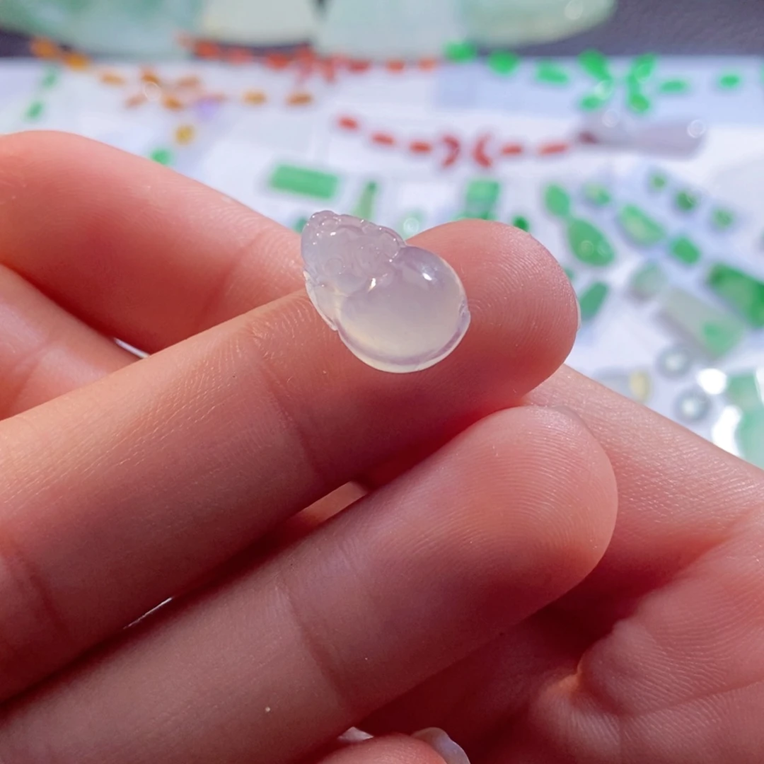 翡翠未镶嵌颈饰缅甸