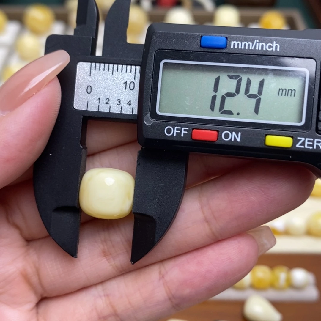未镶嵌琥珀珠宝奇石