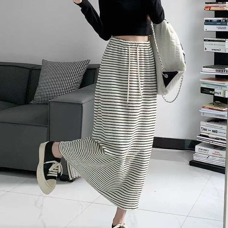 米白色条纹半身裙