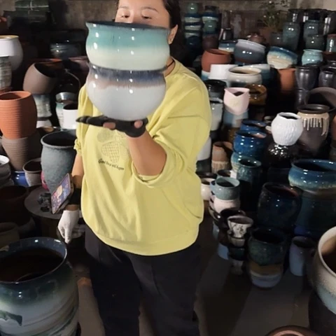 口19高12瑕疵两个盆。
