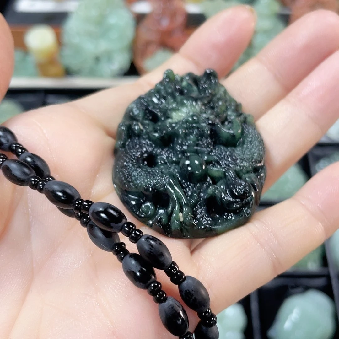 蛇纹石玉颈饰未镶嵌