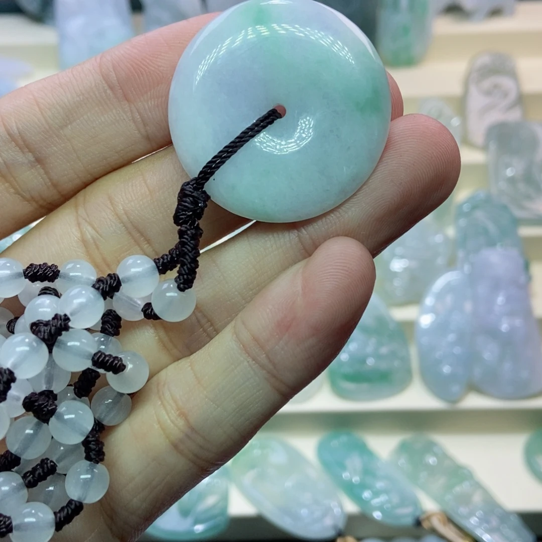 翡翠未镶嵌颈饰平安扣