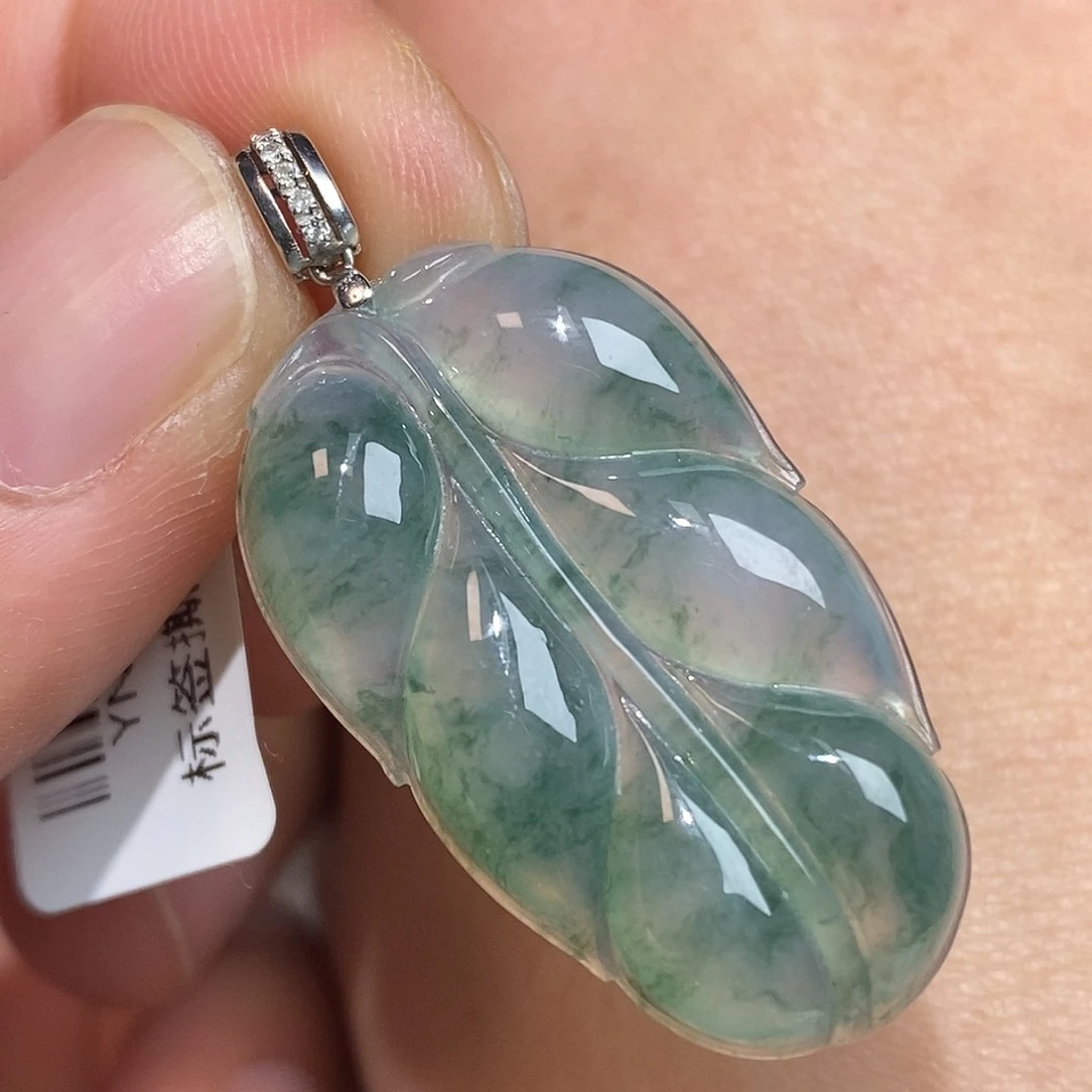 翡翠颈饰18K金镶嵌叶子